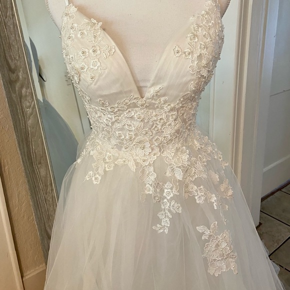Wedding Dress - NWT size 4 - Picture 3 of 8